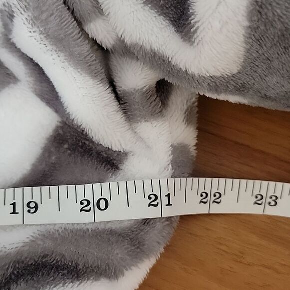 Tarea by Rue21 zebra plush robe One Size - Picture 10 of 11